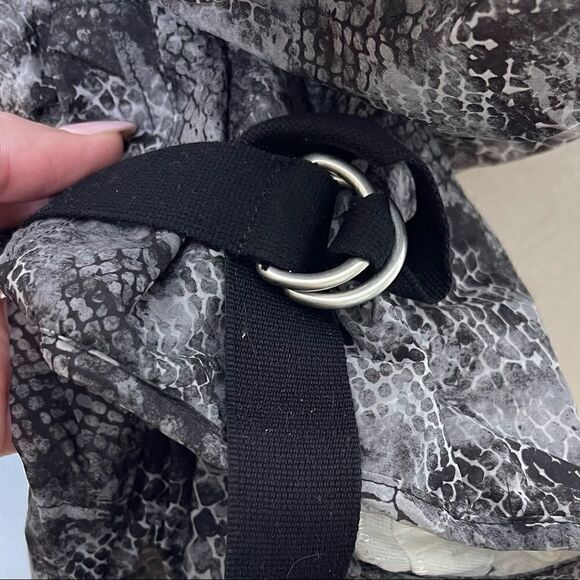 𝅺UNRAVEL Project Ben Taverniti Python Print Swishy Pants - Picture 3 of 8